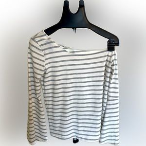 Vestique, Off the shoulder white and grey top, flare sleeves, S